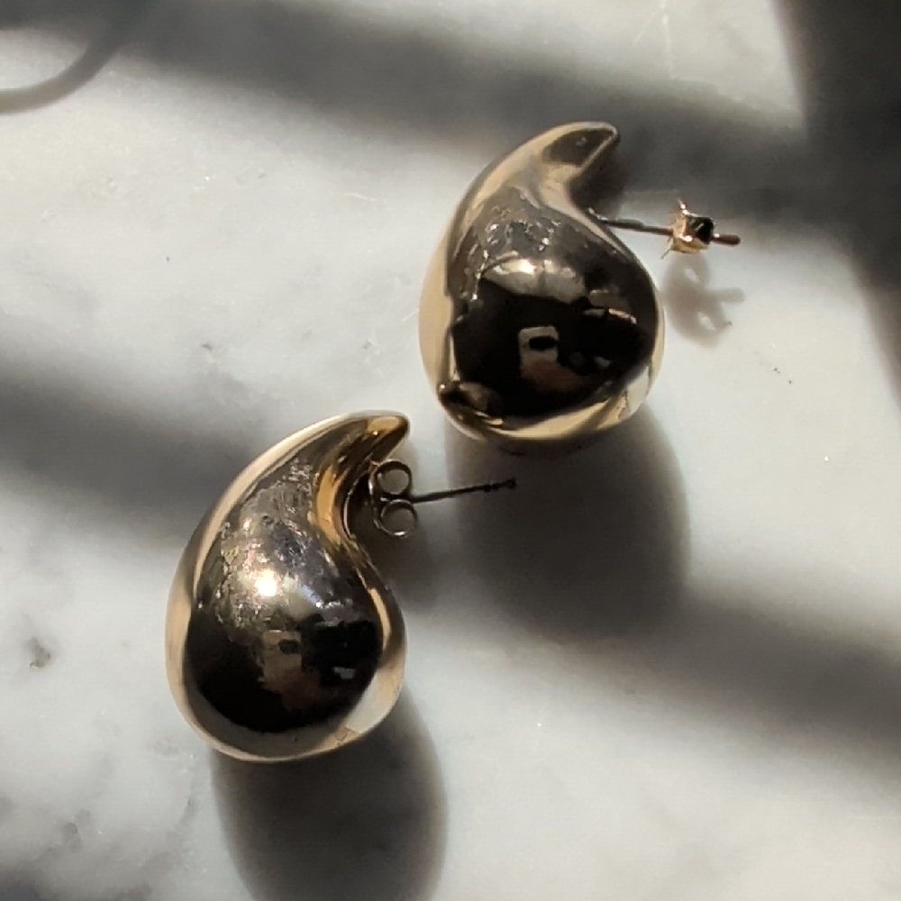 Elegant Gold Teardrop Earrings